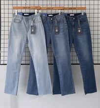 將圖片載入圖庫檢視器 HOWLUK Denim Straight Jeans
