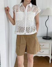 將圖片載入圖庫檢視器 Sleeveless Hollow Fabric Shirt/ Camisole Set
