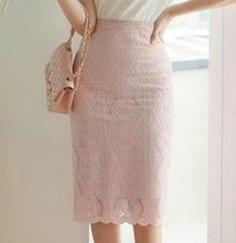將圖片載入圖庫檢視器 Classic Lace Pencil Skirt
