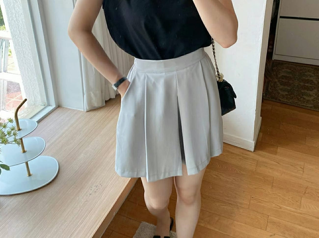 Split Skirt-Like Shorts